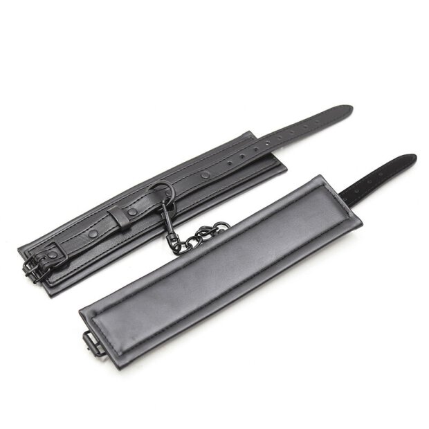 OHMAMA Handfesseln mit Lederiemen und schwarzer Metallkette