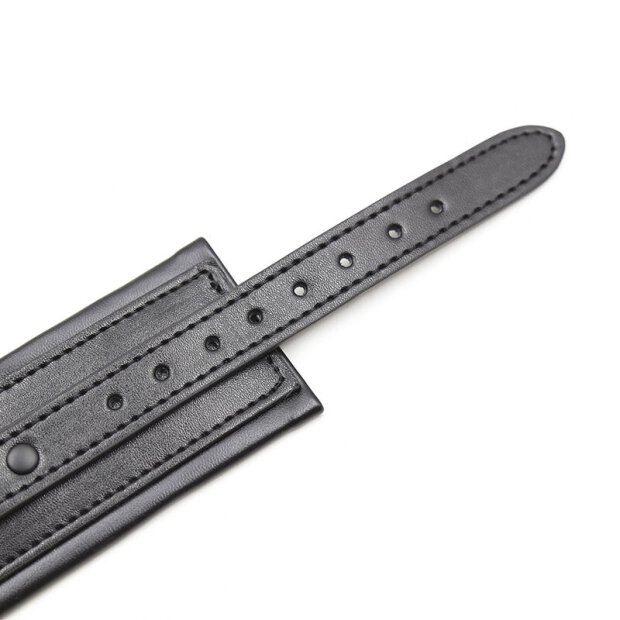 OHMAMA Handfesseln mit Lederiemen und schwarzer Metallkette