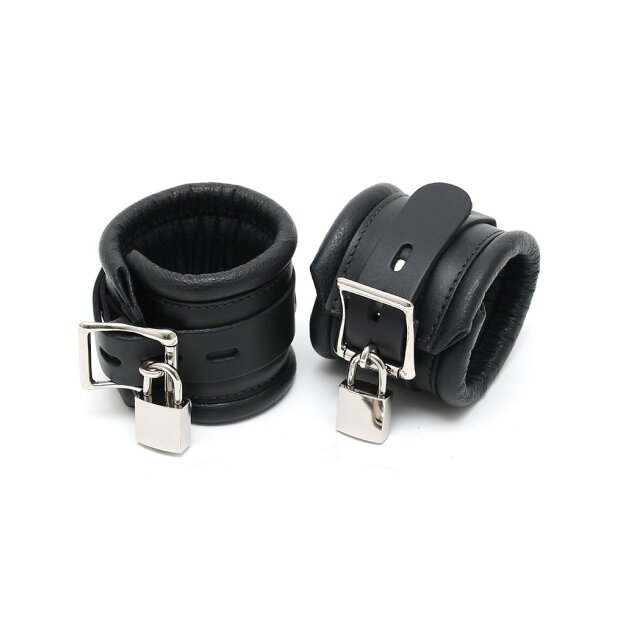 Rimba Restraint Ring with leather cuffs and padlock